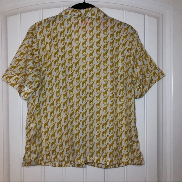 Isaac Mizrahi Yellow & White Giraffe Short Sleeve & Shorts Pajama Set Size Small - Picture 4 of 16